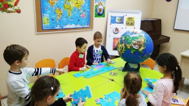 Изучая географию, мы учим дружбе всех народов Земли!