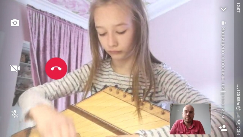Наши юные гусляры продолжают дистанционно изучать старинный инструмент
