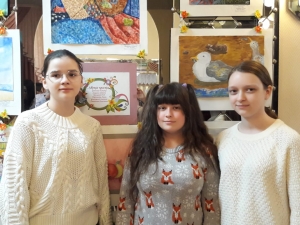 Выставка «Яркие краски»