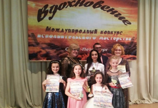 ÐÐ¾Ð·Ð´ÑÐ°Ð²Ð»ÑÐµÐ¼ ÑÐ½ÑÑ Ð²Ð¾ÐºÐ°Ð»Ð¸ÑÑÐ¾Ð² Ñ Ð¿Ð¾Ð±ÐµÐ´Ð¾Ð¹ Ð² ÐÐµÐ¶Ð´ÑÐ½Ð°ÑÐ¾Ð´Ð½Ð¾Ð¼ ÐºÐ¾Ð½ÐºÑÑÑÐµ &quot; ÐÐ´Ð¾ÑÐ½Ð¾Ð²ÐµÐ½Ð¸Ðµ&quot;!