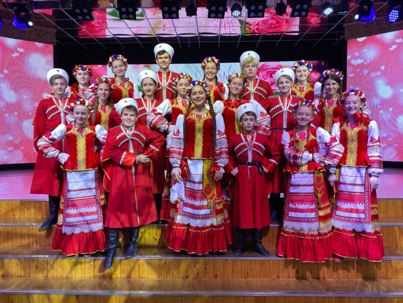 &quot;Молодые молодыченкы&quot; в исполнении ансамбля народного хора МЭЦ &quot;Казачата&quot;